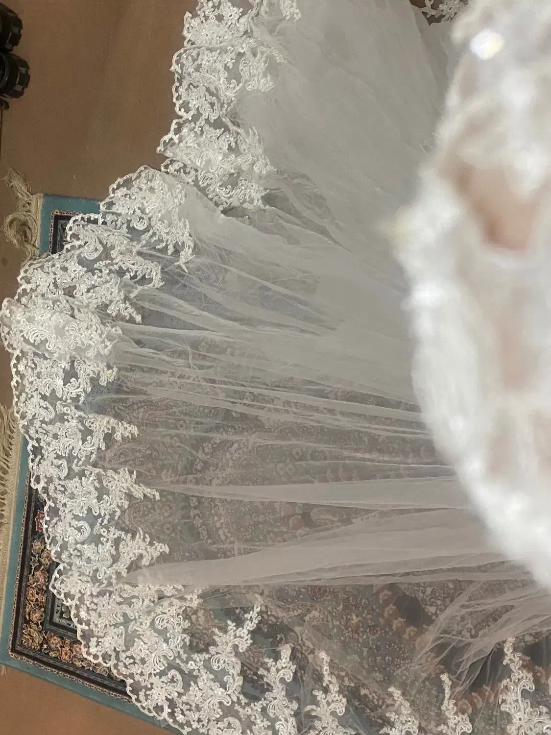 لباس عروس|لباس|کرج, باغستان|دیوار