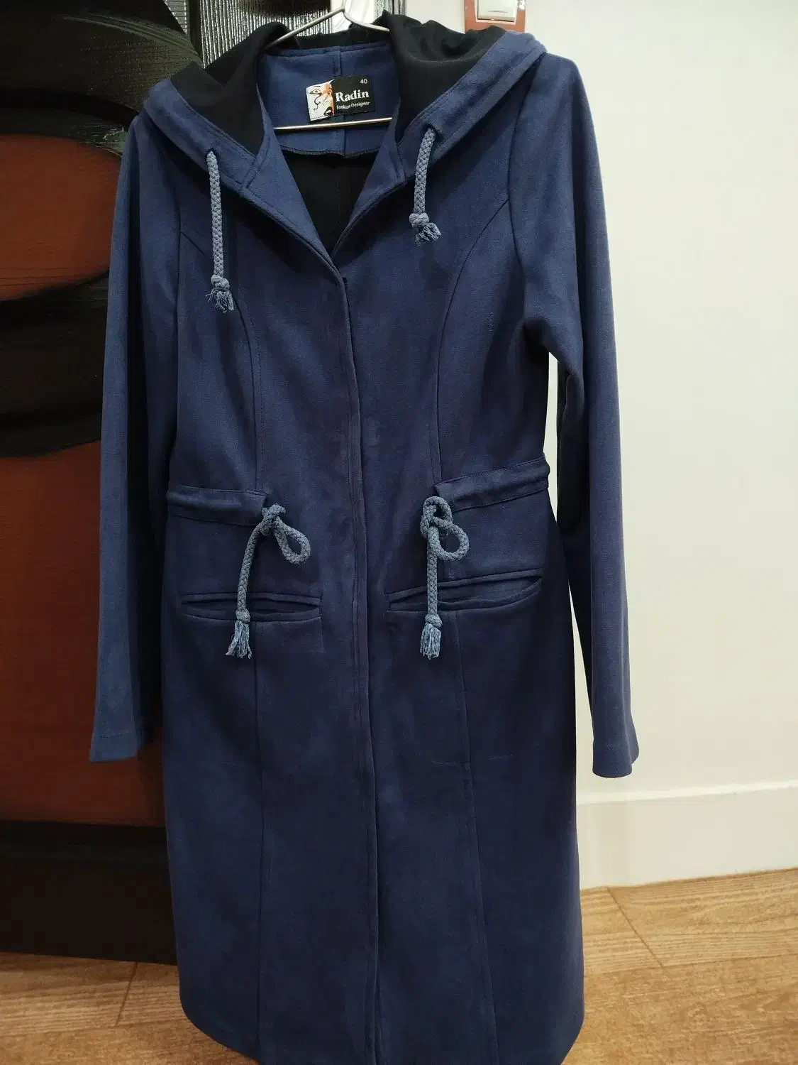 پالتو وبارانی|لباس|خوی, |دیوار