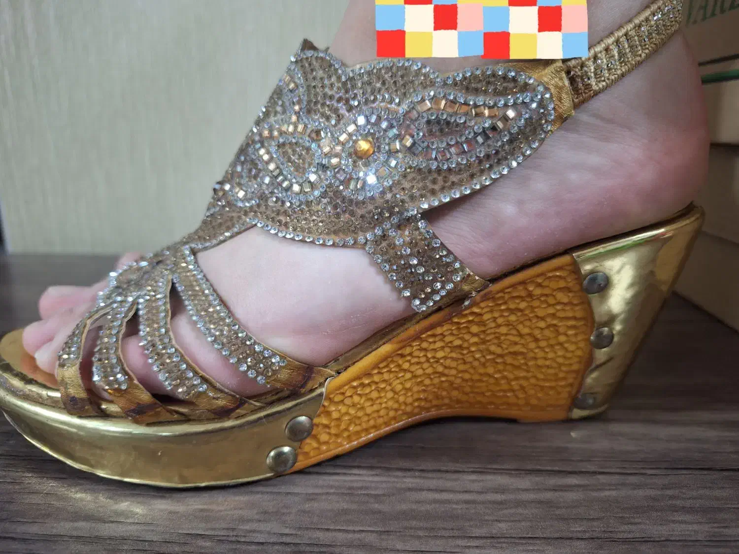 صندل مجلسی|کیف، کفش، کمربند|قم, باغ شازده|دیوار