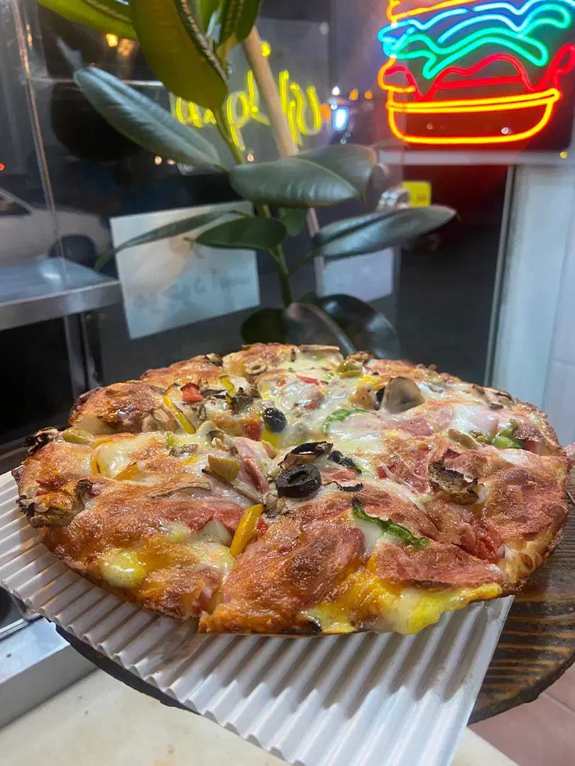 نیروی اقابا 4روز مرخصی برای فست فود نیازمندیم|استخدام خدمات فروشگاه و رستوران|رشت, رودباری|دیوار