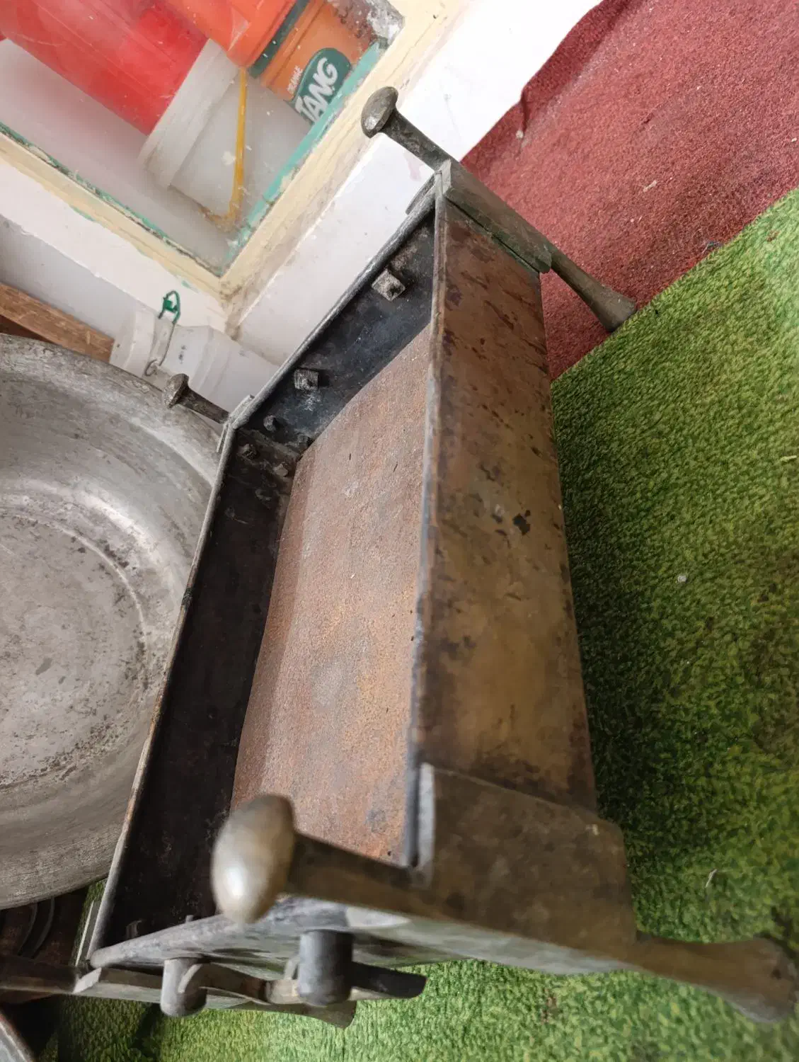 منقل برنجی قدیمی|کلکسیون اشیاء عتیقه|گناباد, |دیوار