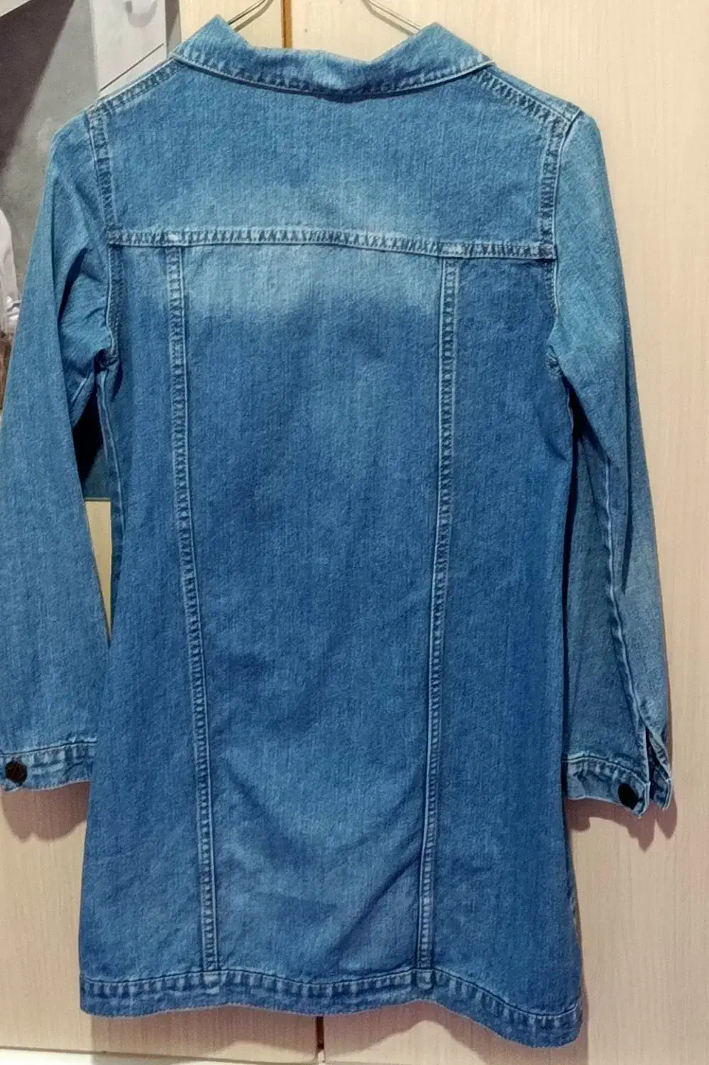 مانتولی|لباس|اشتهارد, |دیوار