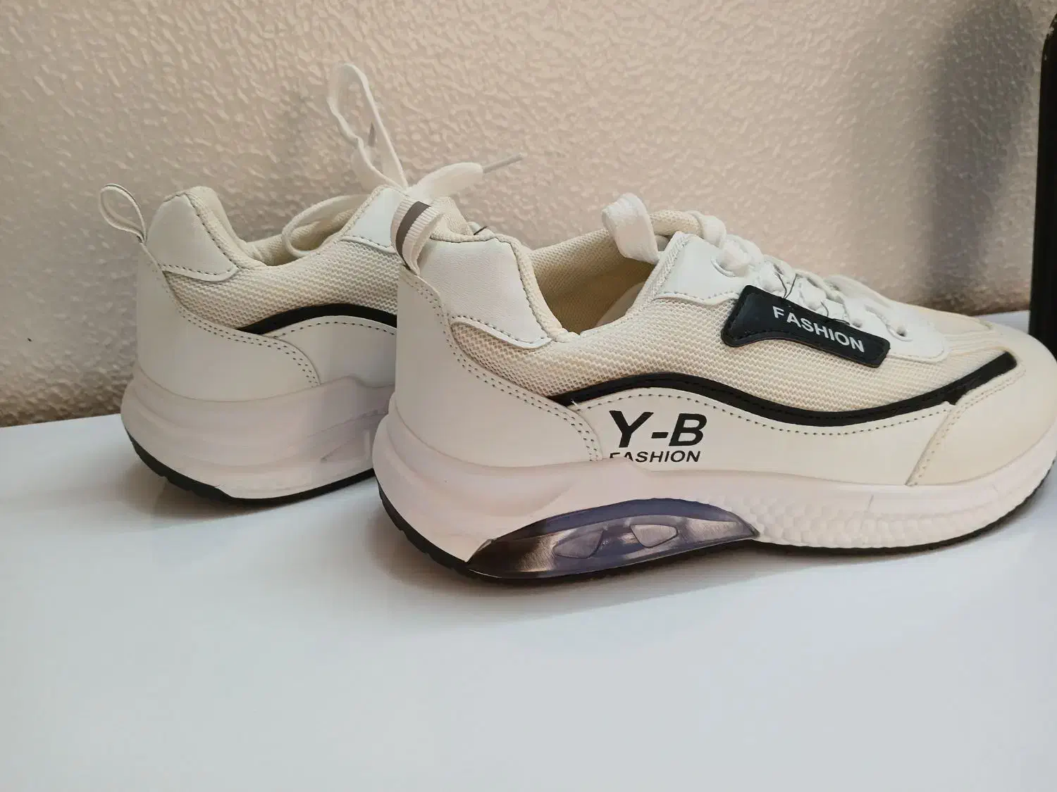 دوعدد کفش اسپرت خارجی|کیف، کفش، کمربند|شاهینشهر, عطار|دیوار