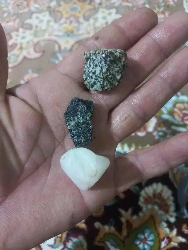 سنگ الماس سفیدوالماس سیاه واونیکی رانمیشناسم|جواهرات|کرمانشاه, |دیوار