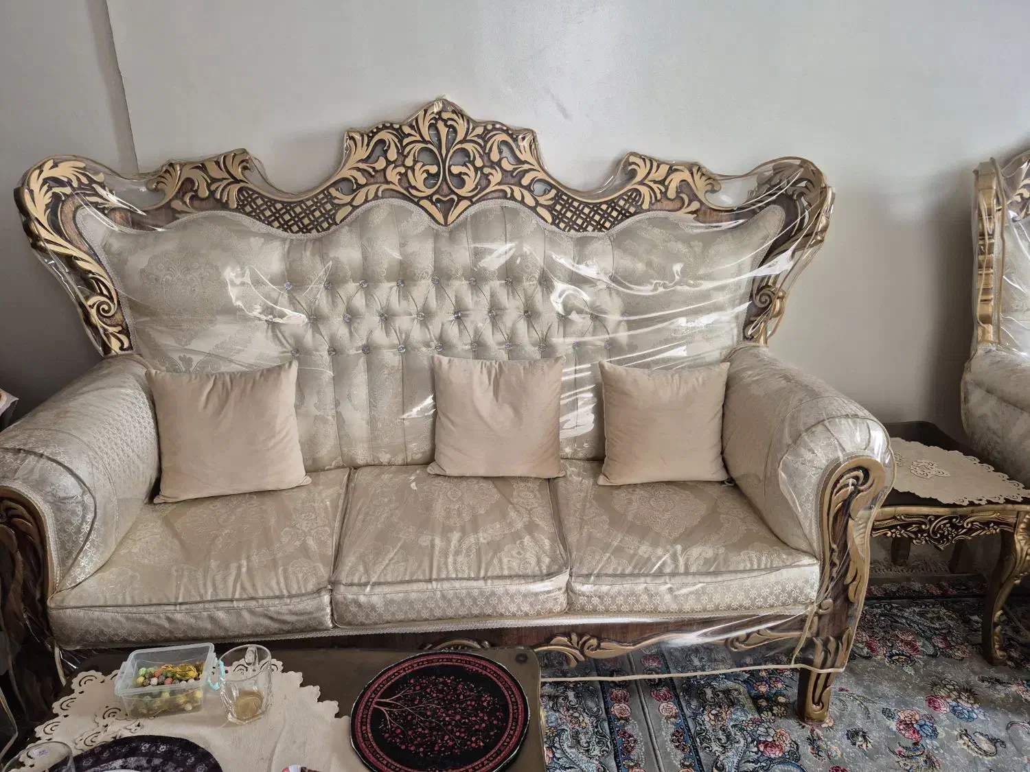 فروش مبل ۷نفره سلطنتی|مبلمان خانگی و میز عسلی|باقرشهر, |دیوار