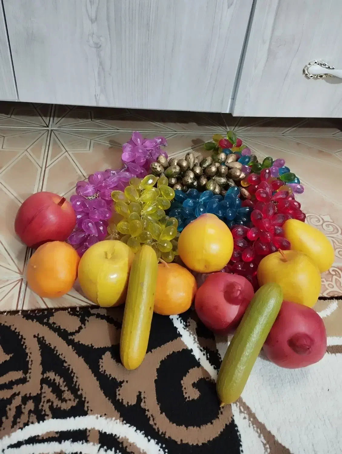 میوه های مصنوعی کنار سالنی برنز و ظروف چینی|صنایع دستی و سایر لوازم تزئینی|کرمانشاه, |دیوار