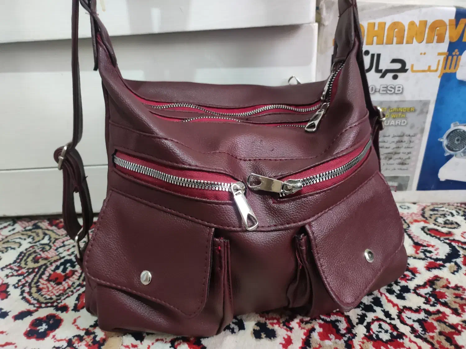 کیف|کیف، کفش، کمربند|دورود, |دیوار