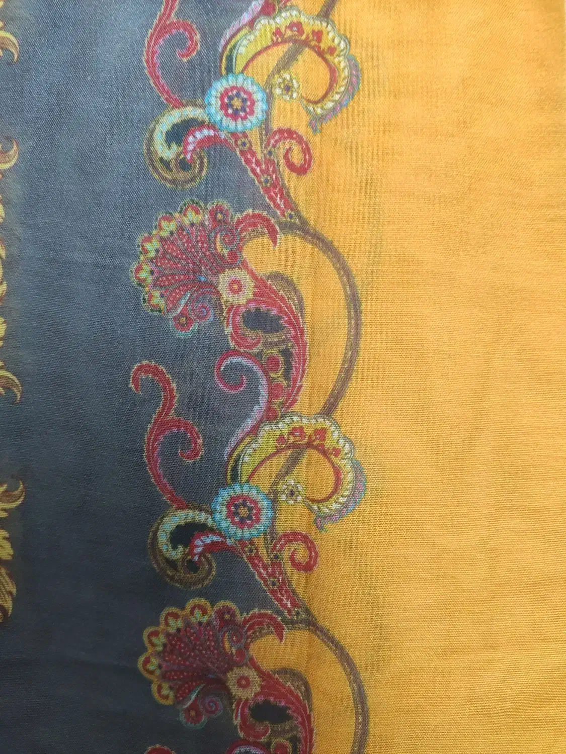 روسری نخی حاشیه دار|لباس|کردکوی, |دیوار