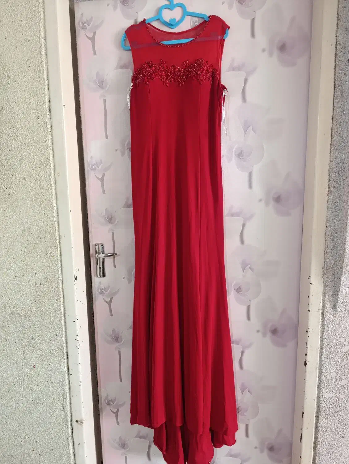 لباس مجلسی|لباس|رشت, توشیبا|دیوار