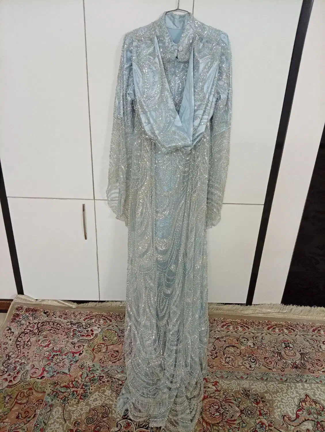 لباس مجلسی|لباس|قم, انسجام|دیوار