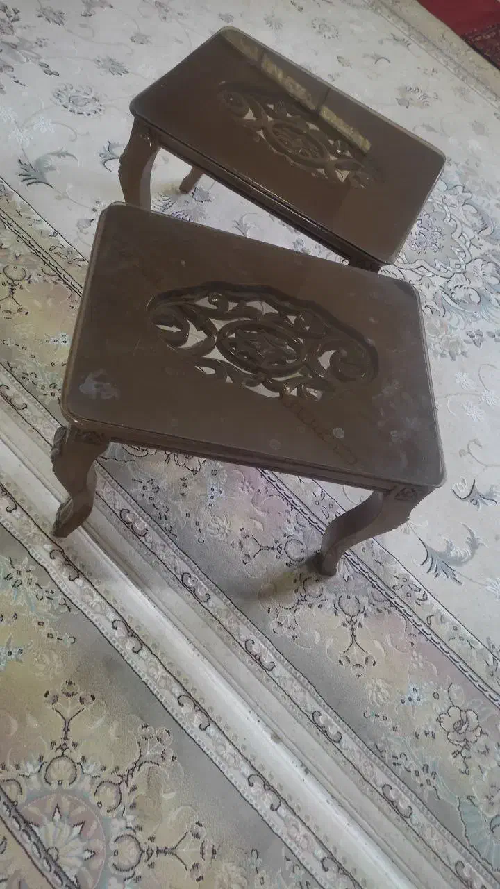 میز عسلی چوب کنده کاری در حد نو|مبلمان خانگی و میز عسلی|تربت جام, والفجر|دیوار
