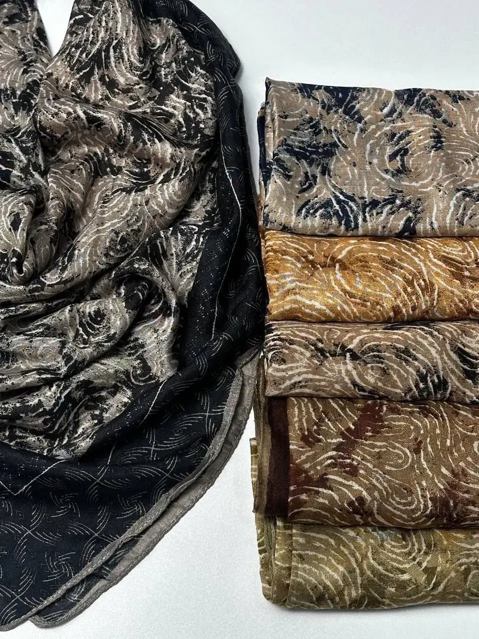 روسری نخی پاییزه با رنگبندی متنوع|لباس|قیدار, |دیوار