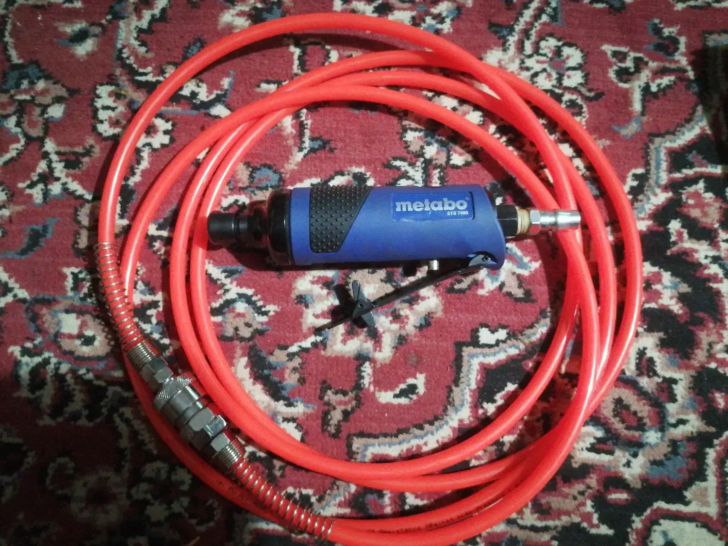 سنگ انگشتی متابو، اصل|ابزارآلات|شیراز, شهرک صنعتی شیراز|دیوار