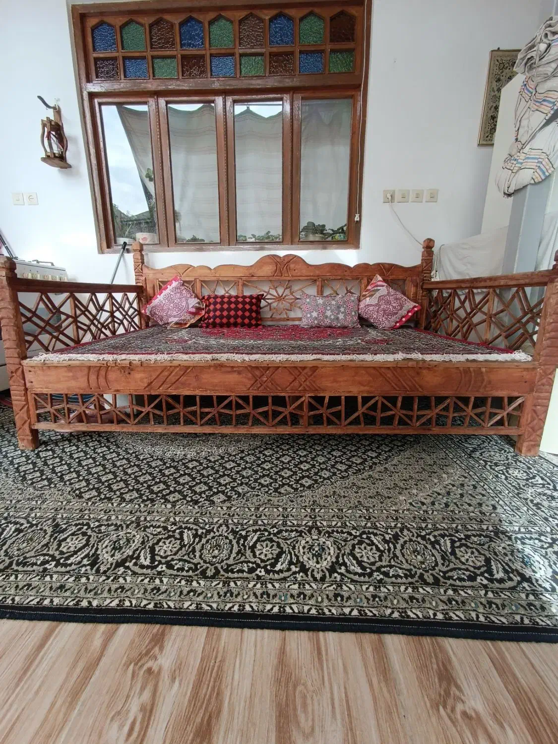 تخت الاچیق چوبی|کافیشاپ و رستوران|صومعهسرا, |دیوار