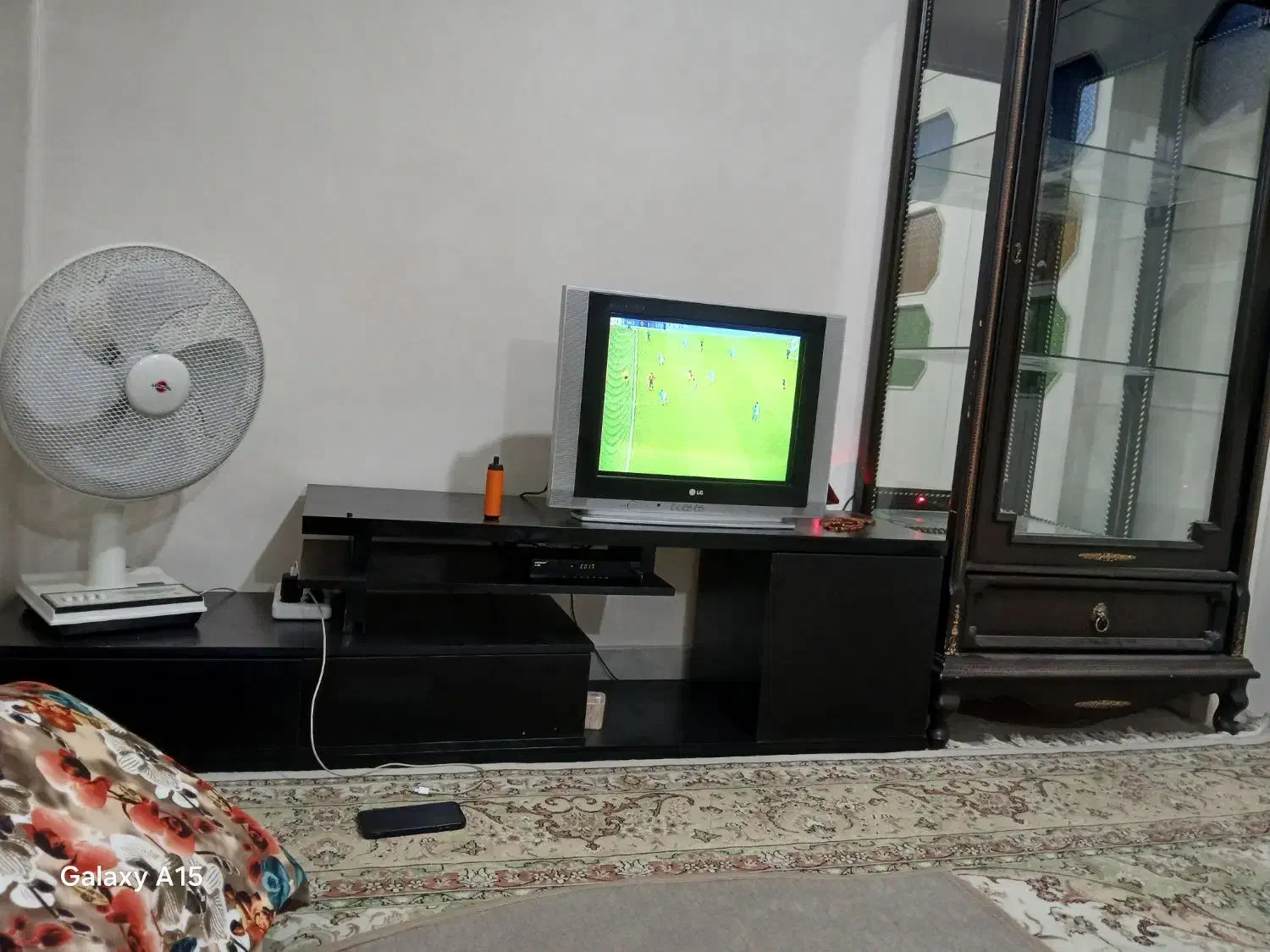 دو تا تلویزیون دیجیتال و بوفه ۲ م|تلویزیون و پروژکتور|تهران, فرحزاد|دیوار