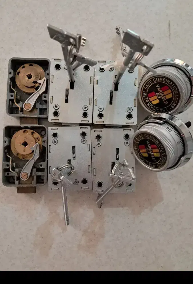 فروش قفل رمز انواع قطعات وگاوصندوق نسور|ابزارآلات|ساوه, |دیوار