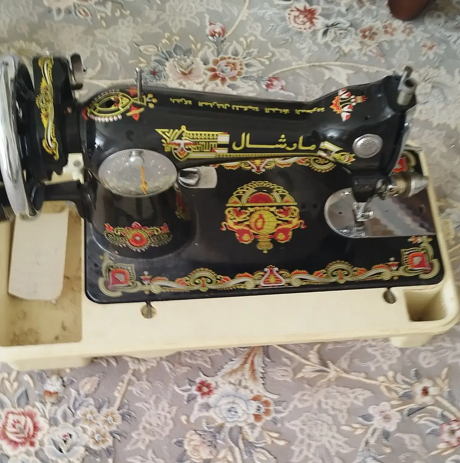 چرخ خیاطی|چرخ خیاطی و ریسندگی|بروجرد, |دیوار