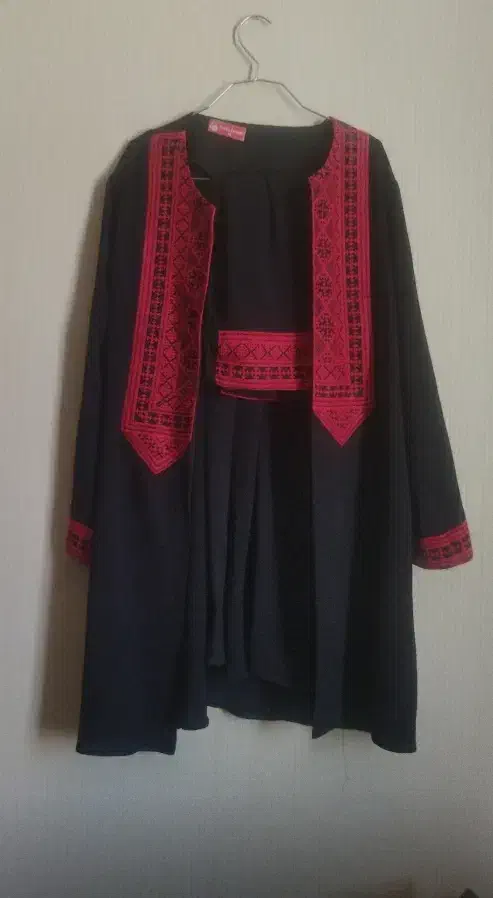 لباس نو|لباس|یاسوج, |دیوار