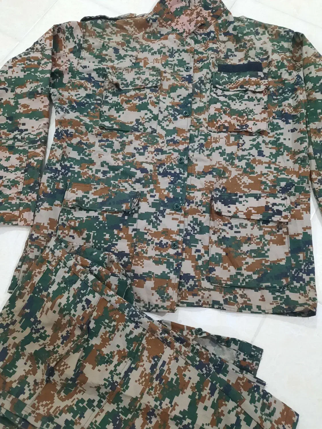 لباس بسیجی در حد نو|لباس|ساری, |دیوار