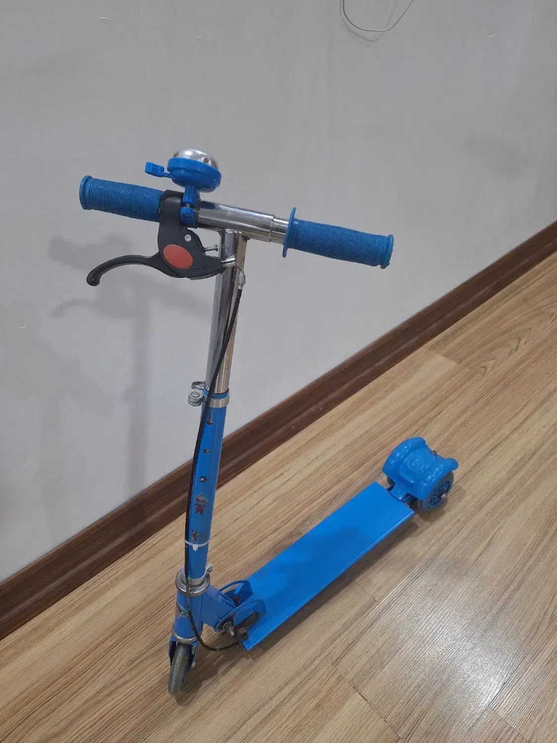 اسکوتر|دوچرخه، اسکیت، اسکوتر|دورود, |دیوار