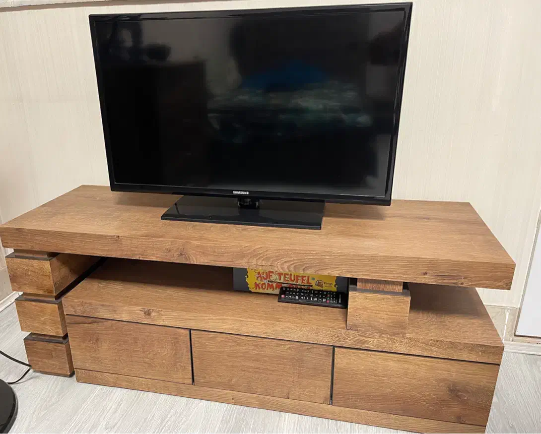 تلوزیون ۳۲ اینچ|تلویزیون و پروژکتور|شیراز, فرهنگ شهر|دیوار