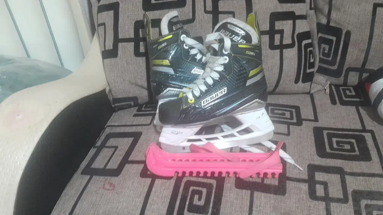 پاتیناژ.  هاکی رویخ|دوچرخه، اسکیت، اسکوتر|پرند, فاز ۵|دیوار