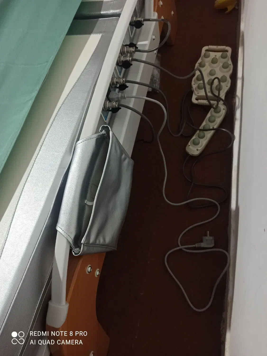 تخت ماساژ حرفه ای با تجهیزات کامل|پزشکی|شیراز, قدوسی شرقی|دیوار