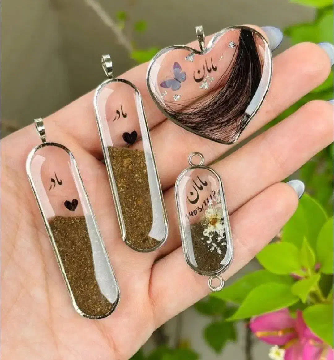 گردنبند با خاک مزار|بدلیجات|کبودرآهنگ, |دیوار