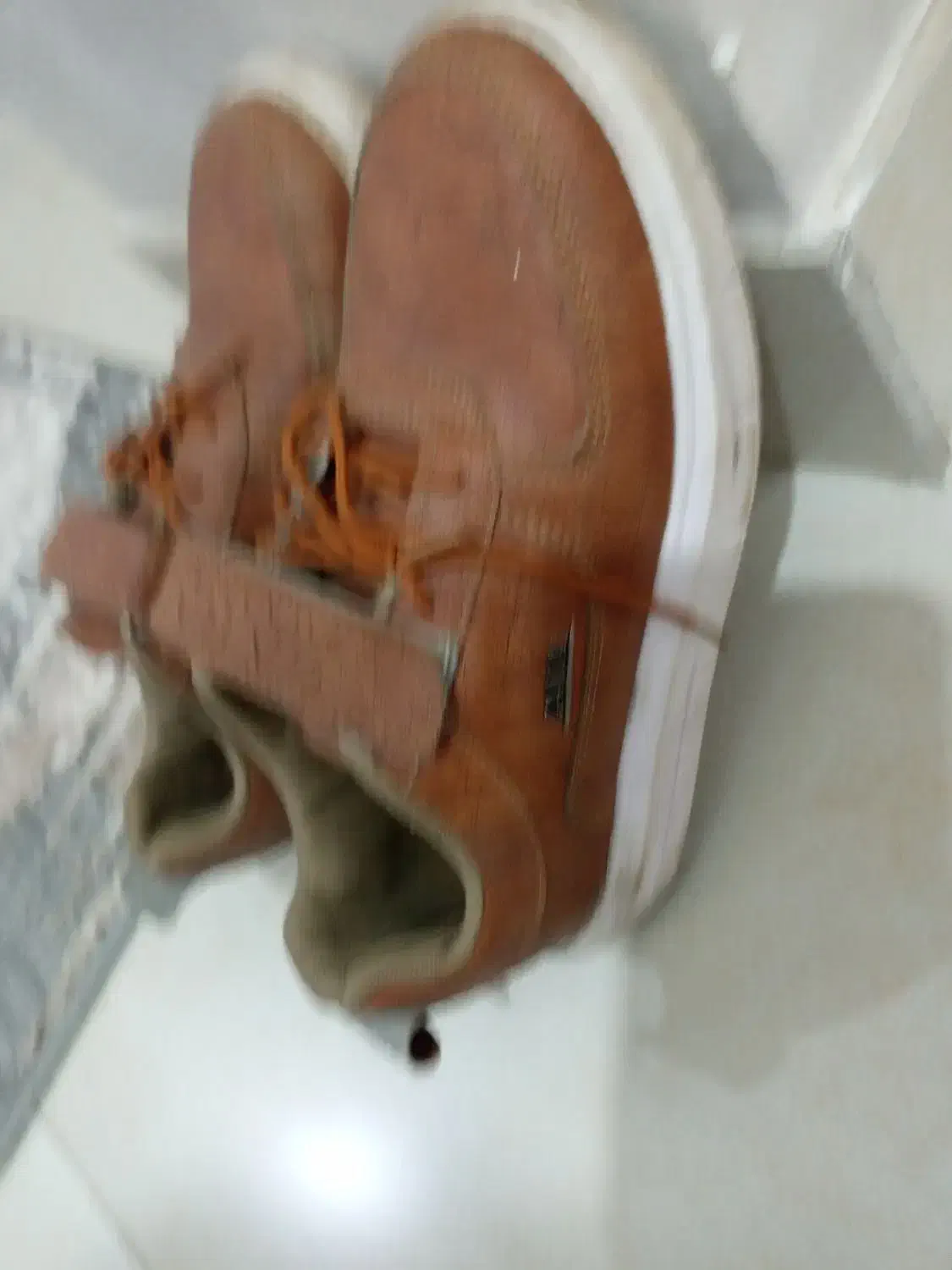 دو جفت کفش مجلسی|لباس|رشت, حمیدیان|دیوار