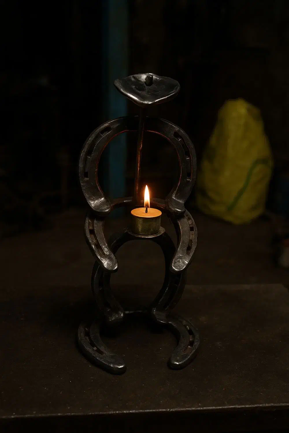 مجسمه شانس با نعل اسب|کلکسیون اشیاء عتیقه|کرمان, |دیوار