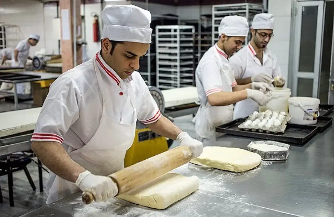 اجاره کارگاه قنادی کامل|اجارهٔ مغازه و غرفه|دزفول, |دیوار