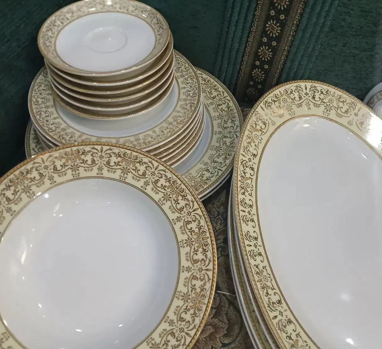 سرویس چینی زرین 6نفره|ظروف سرو و پذیرایی|اصفهان, قلعه طبره|دیوار