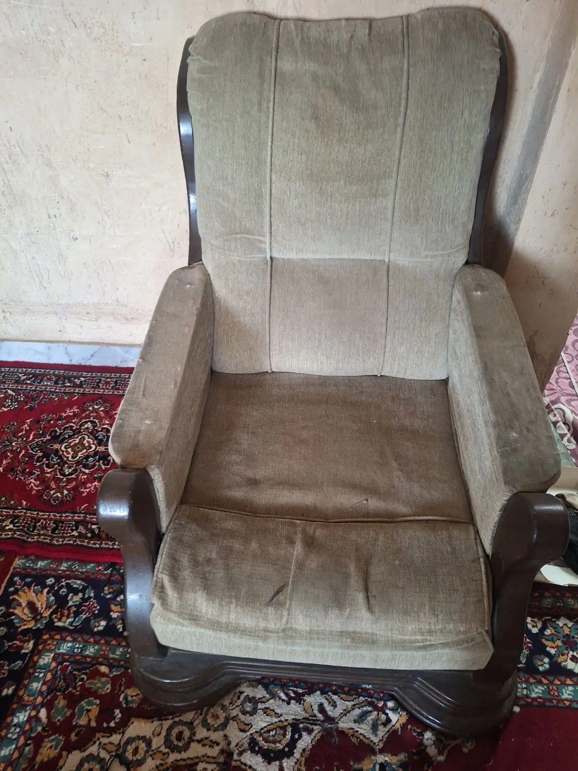 یک عدد مبل تکی یک نفره|مبلمان خانگی و میز عسلی|کرمانشاه, |دیوار