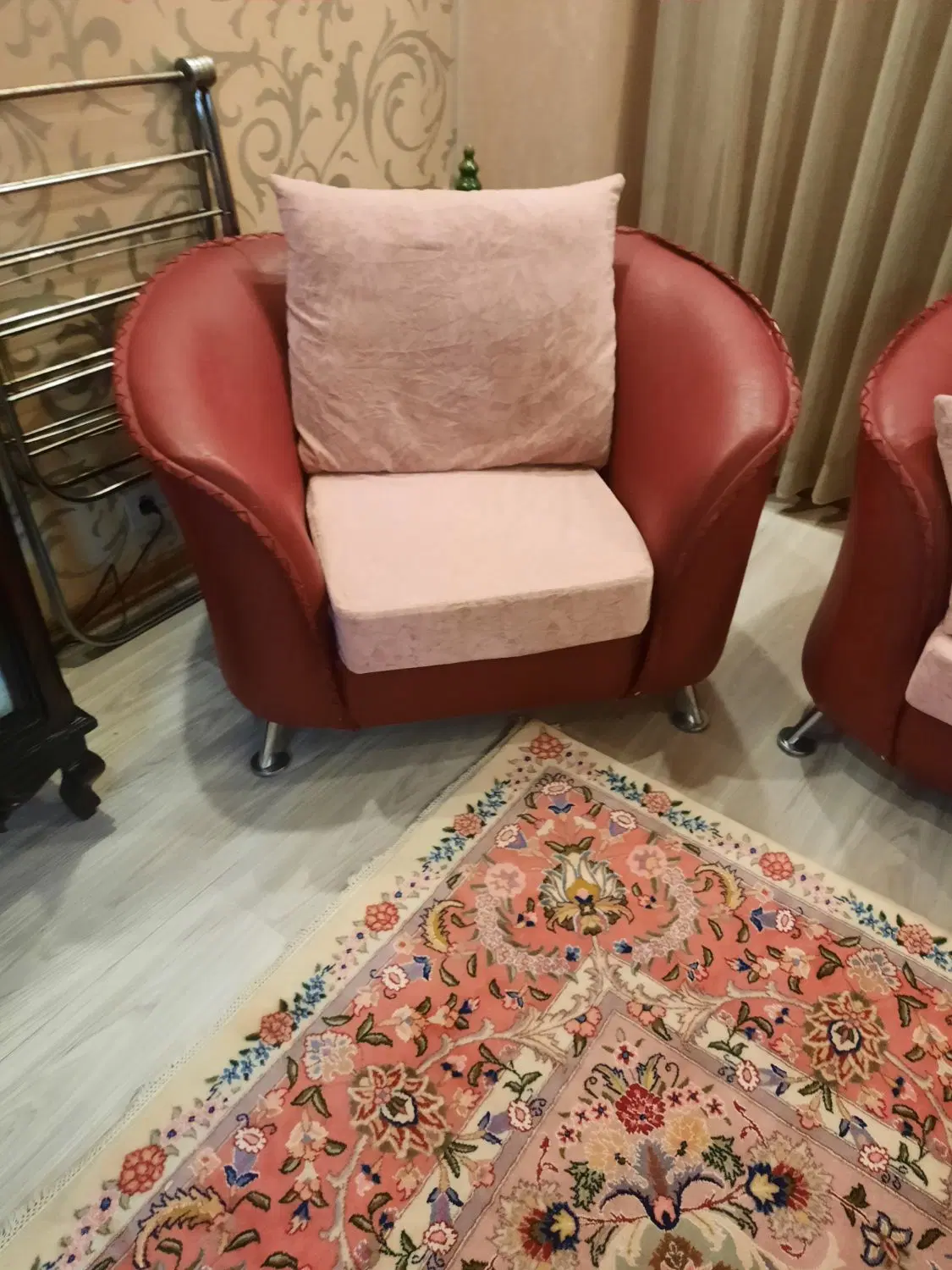 راحتی|مبلمان خانگی و میز عسلی|گلبهار, نوبهار|دیوار