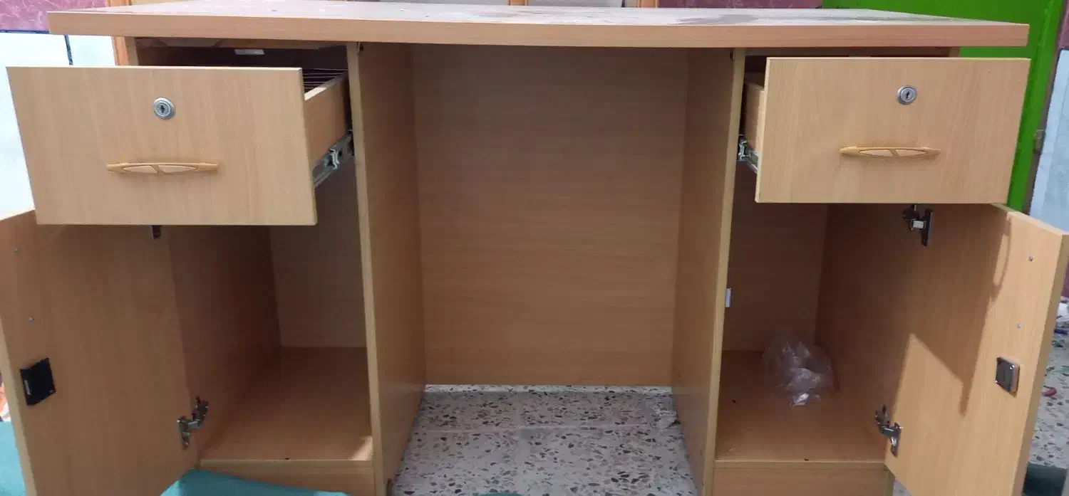 میز تحریر هم برای مغازه خیلی نو هست|میز تحریر و کامپیوتر|چغادک, |دیوار