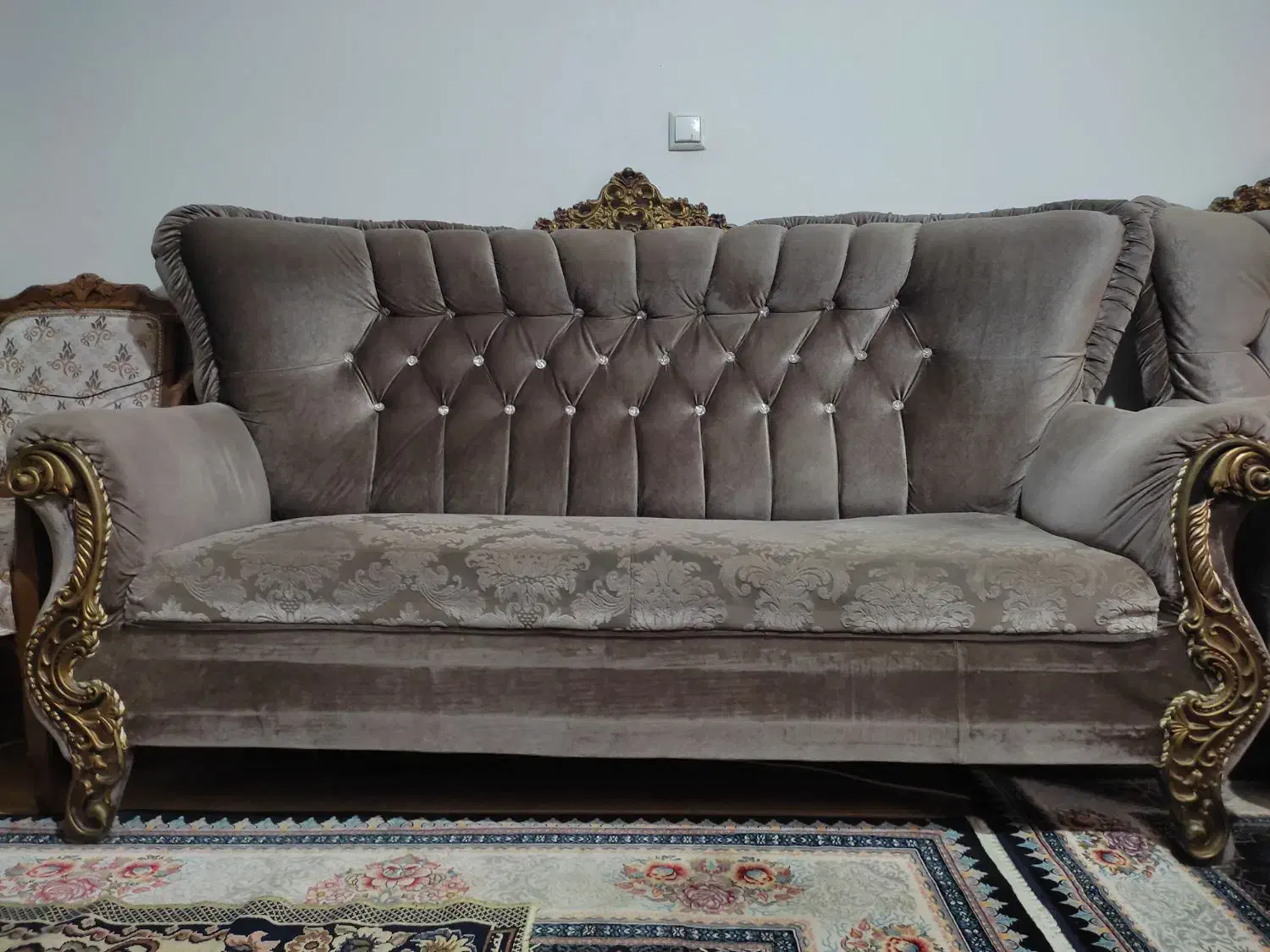 راحتی در حد نو|مبلمان خانگی و میز عسلی|رشت, استقامت ۲|دیوار