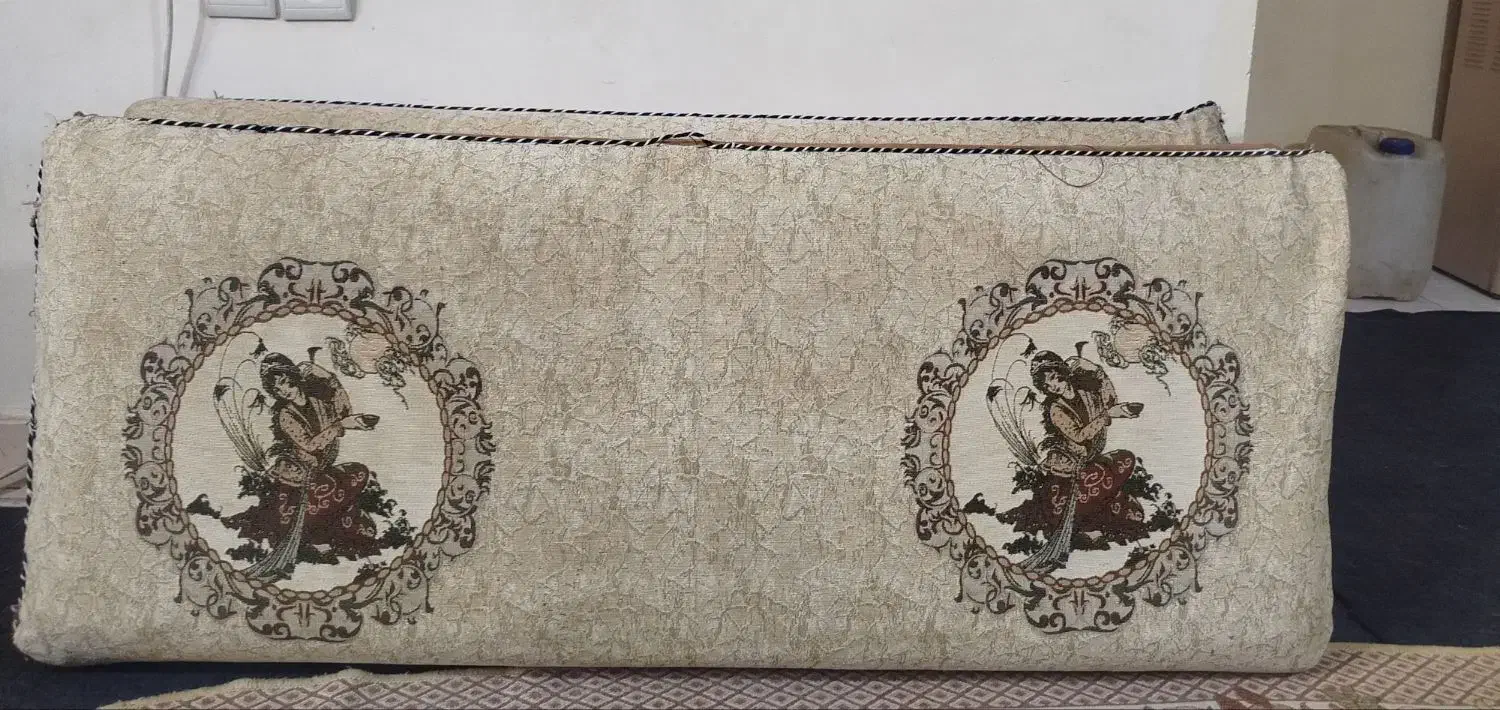 پشتی چهار عدد همه یک رنگ فروشی|پشتی|اهواز, کوی باهنر|دیوار