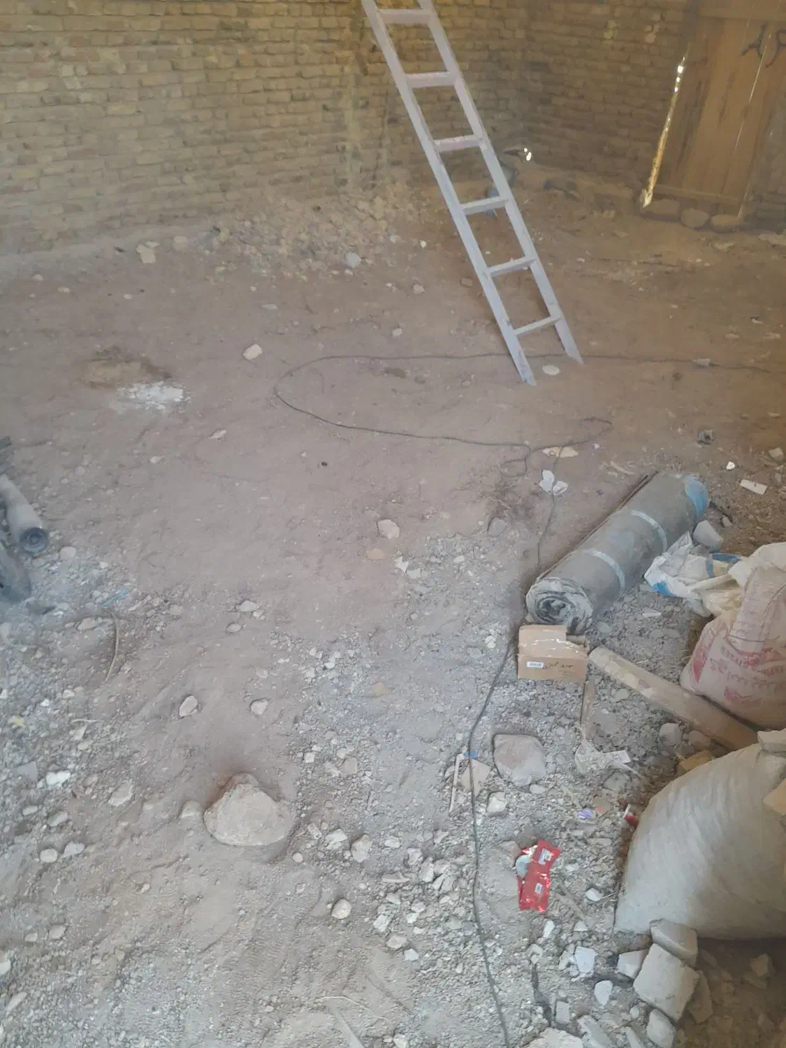 تخریب و بتن کنی کار ماست|خدمات پیشه و مهارت|مرند, |دیوار