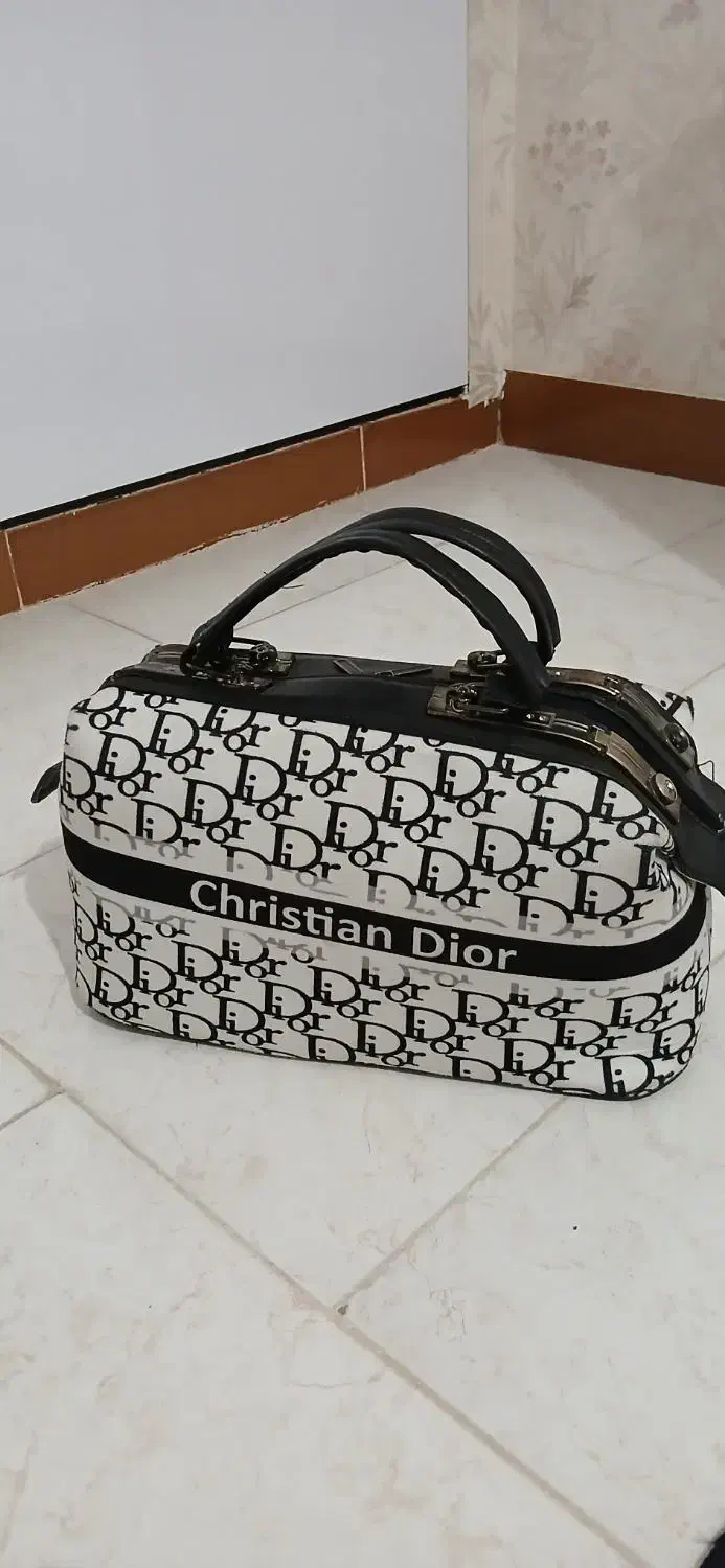 کیف تک|کیف، کفش، کمربند|ورامین, ورامین|دیوار