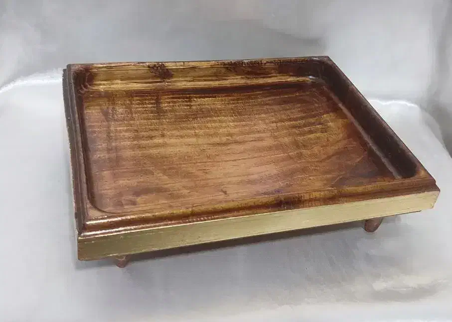 سینی چای و سینی پذیرایی چوبی طلا کاری شده|ظروف سرو و پذیرایی|قم, بیست متری ولیعصر|دیوار