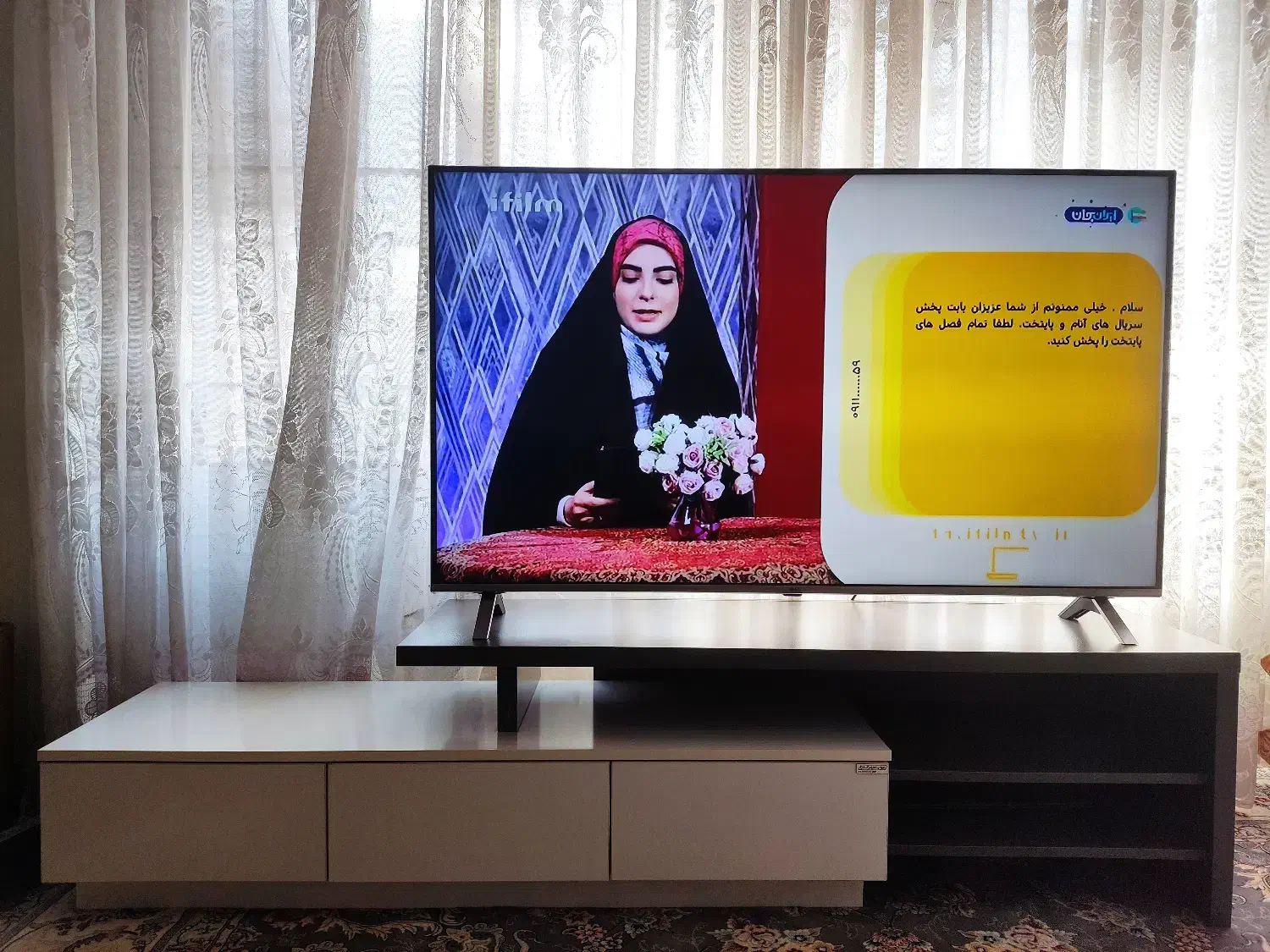 تلویزیون با میز تلوزیون فروش فوری با تخفیف ویژه|تلویزیون و پروژکتور|پاکدشت, پاکدشت (مامازند)|دیوار