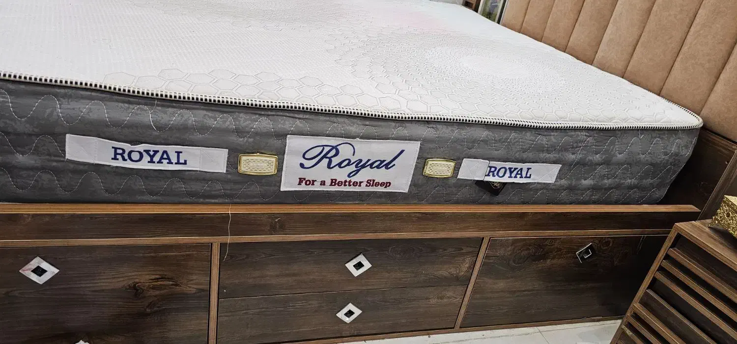 تخت خواب دو نفره به همراه تشک در حد نو|تخت و سرویس خواب|قم, نوبهار|دیوار