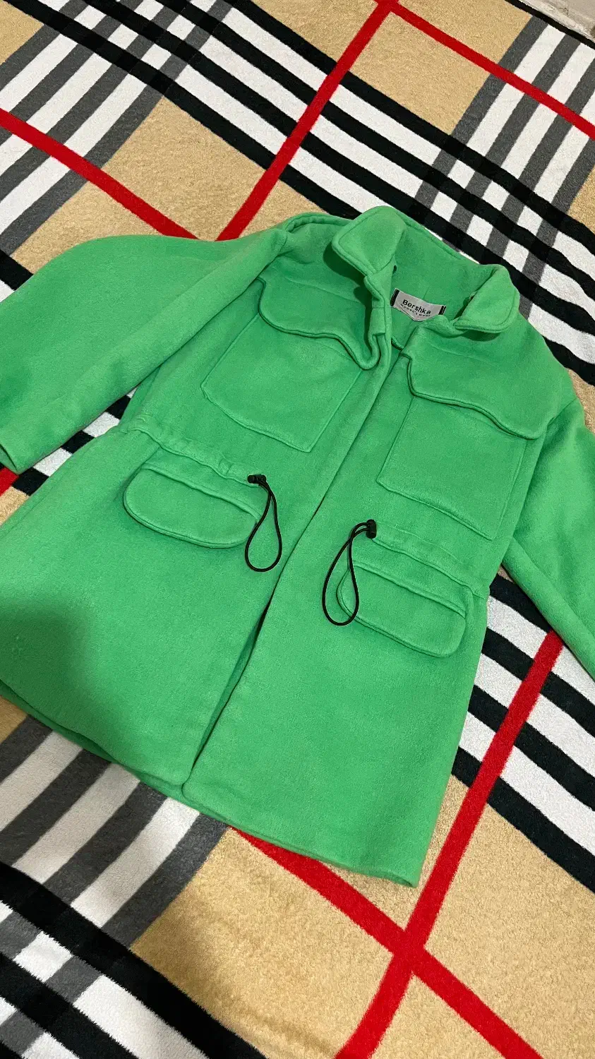 پالتو|لباس|شاهین‌شهر, خانه کارگر|دیوار