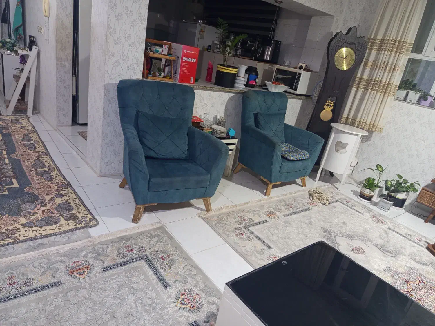 مبل ۸ نفره سالم|مبلمان خانگی و میز عسلی|آستارا, |دیوار