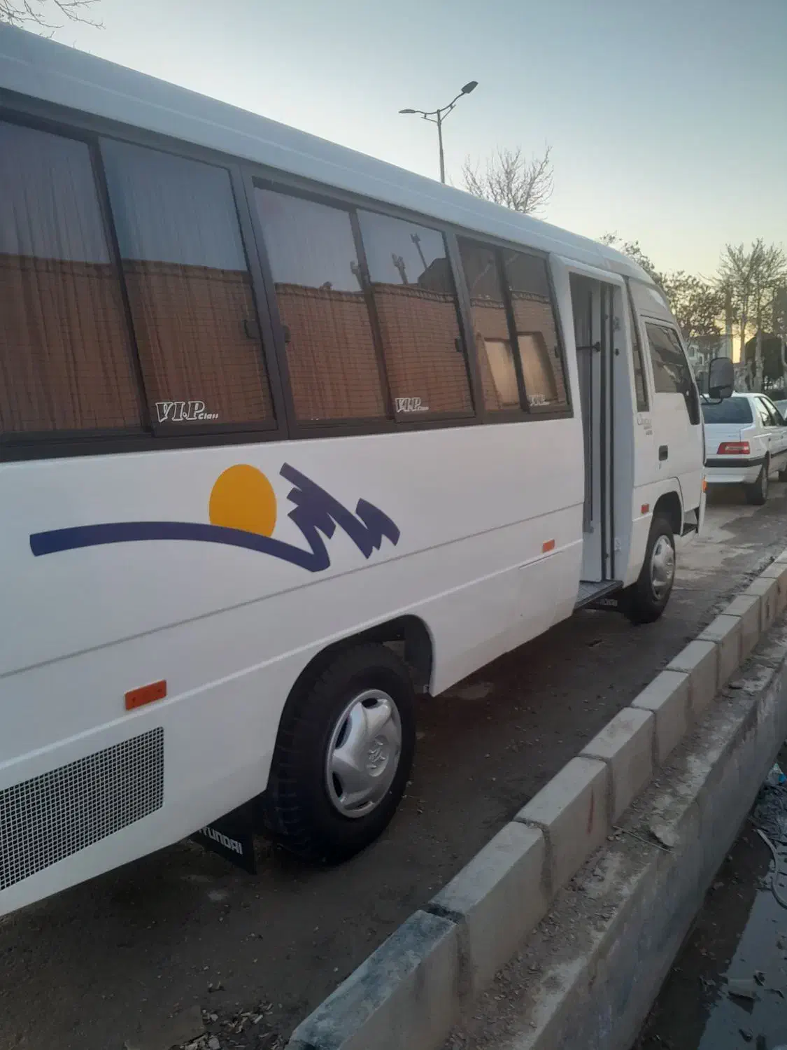 هیوندا ۸۹ درجه یک و کم کار|خودرو سنگین|ابریشم, |دیوار