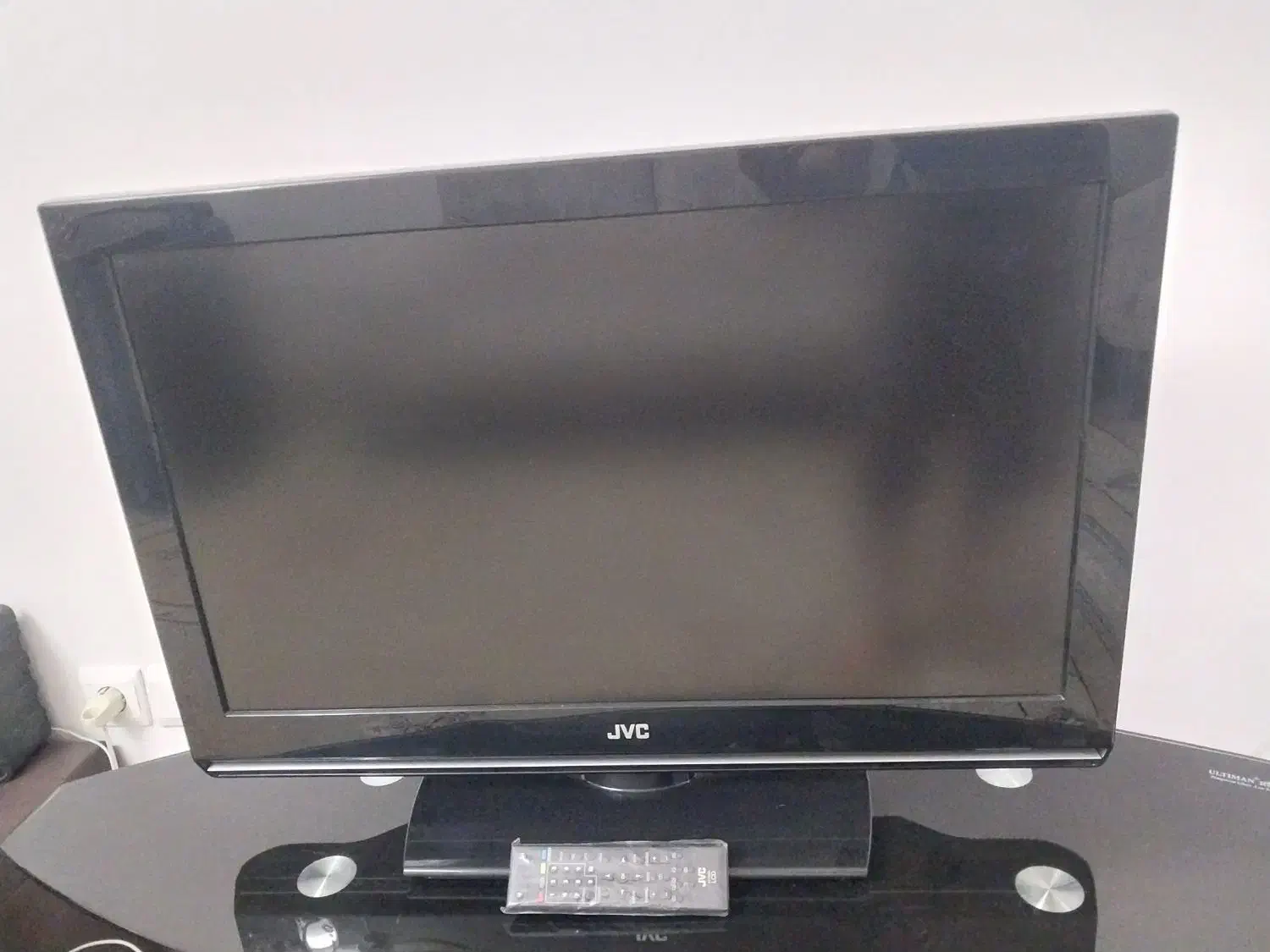 تلوزیون ال سی دی 32 اینچ مارک جی وی سی|تلویزیون و پروژکتور|کلات (خراسان), |دیوار