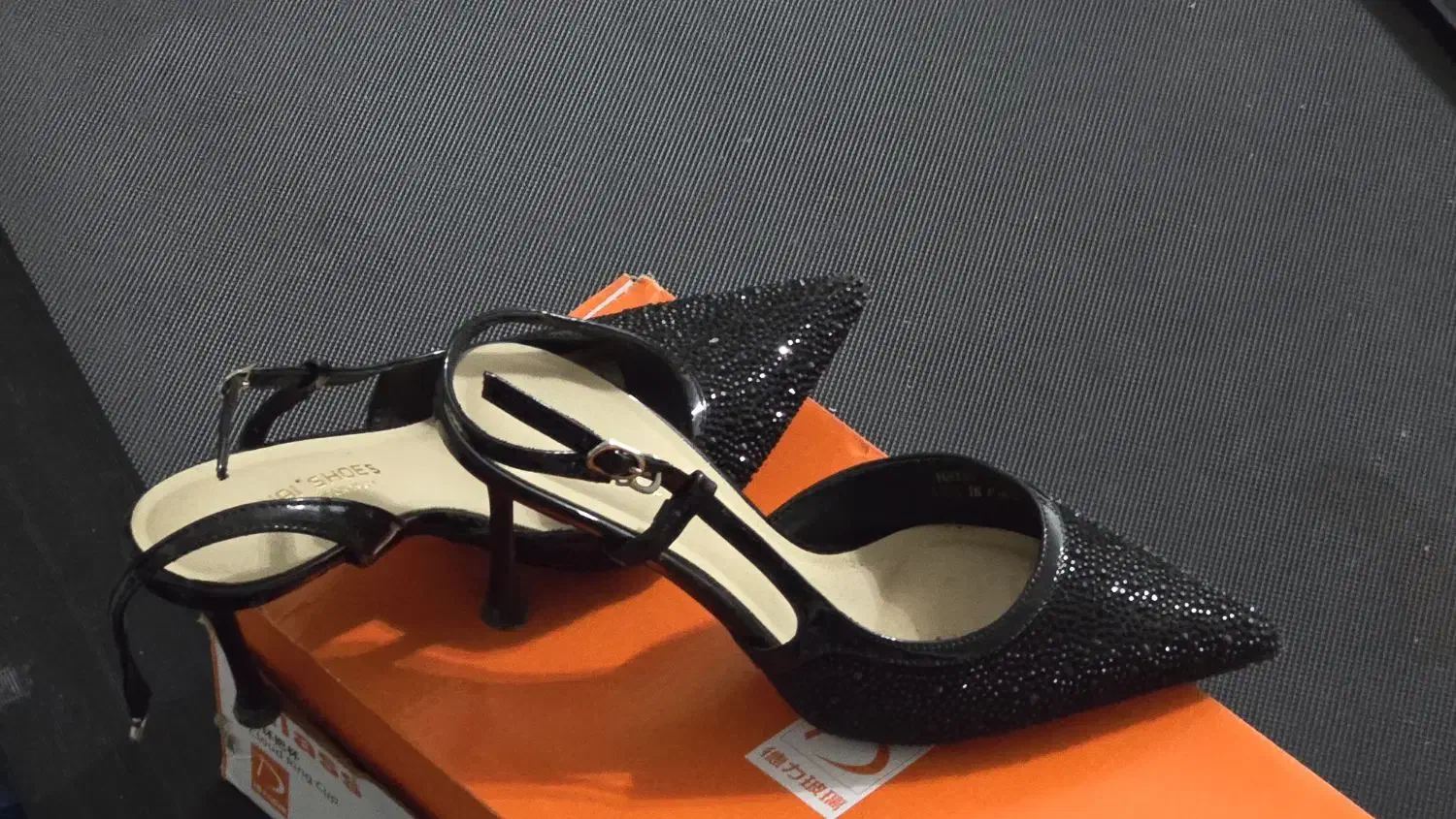 کفش مجلسی|کیف، کفش، کمربند|رشت, بلوار گیلان|دیوار