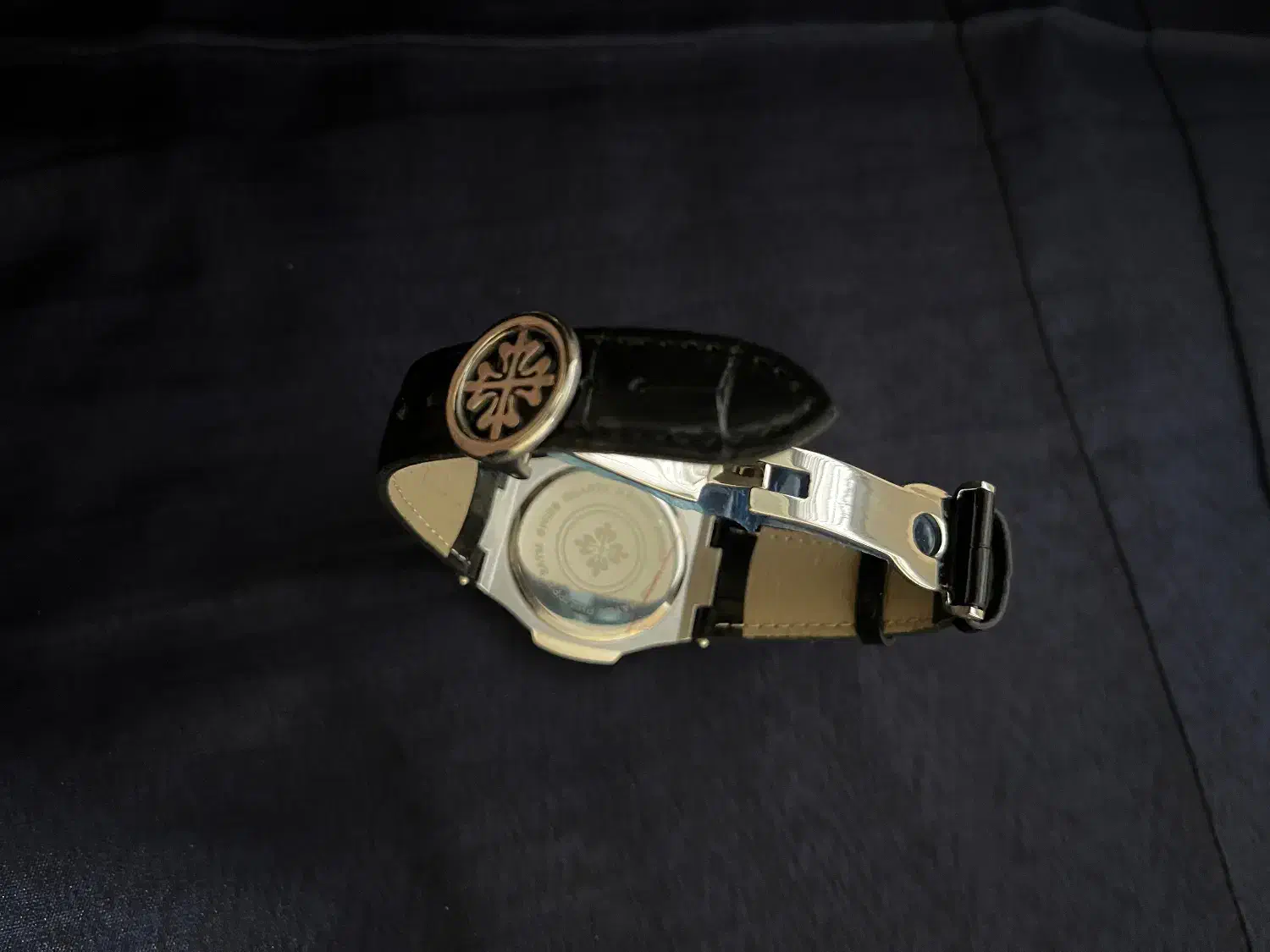 ساعت پتک فلیپ ژنو|ساعت|شیراز, جانبازان|دیوار