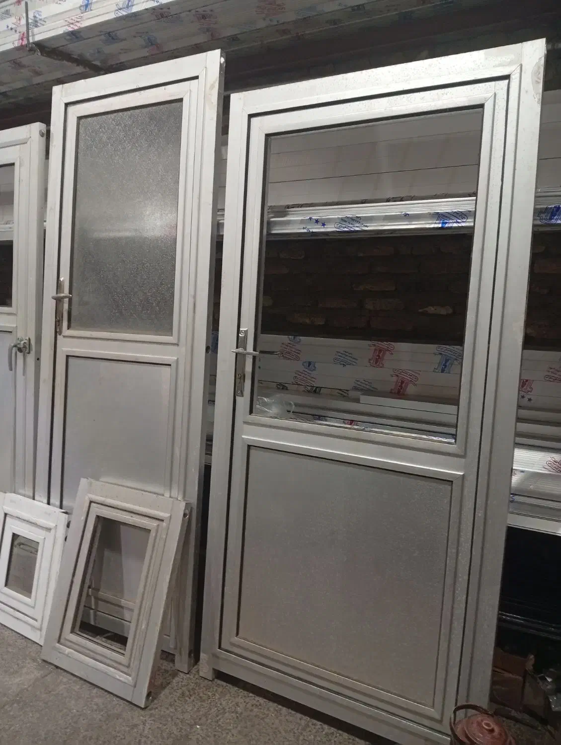 درب ورودی وسرویس ودربچه|مصالح و تجهیزات ساختمان|اهر, |دیوار