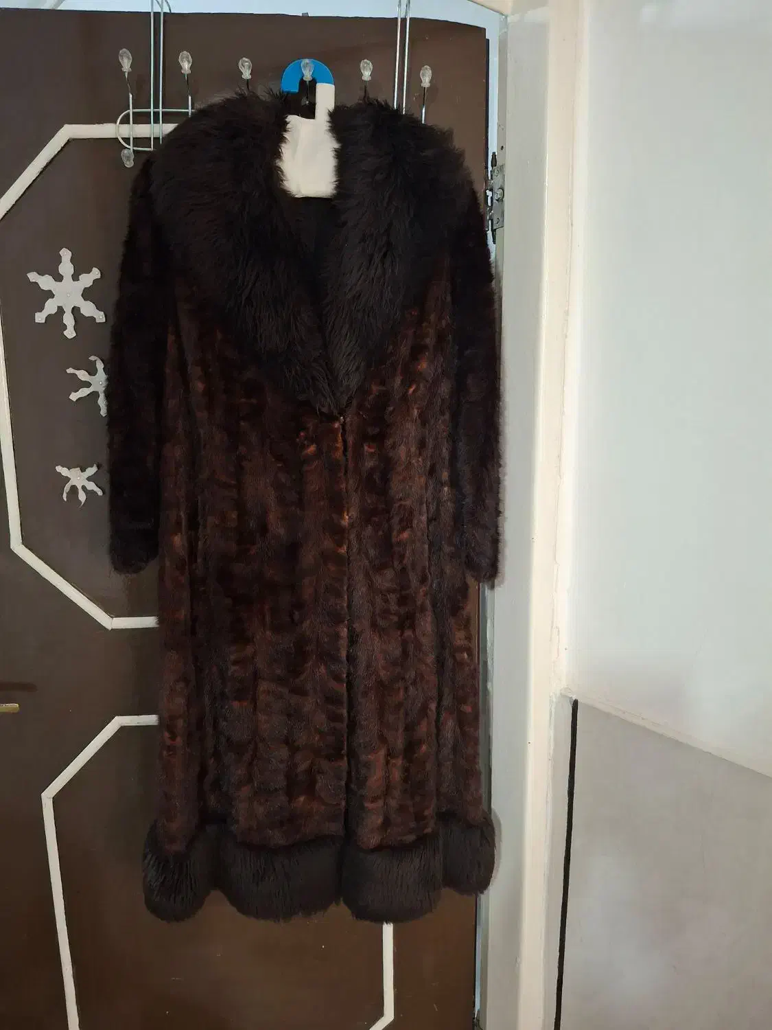 پالتو|لباس|مشهد, چهاربرج|دیوار